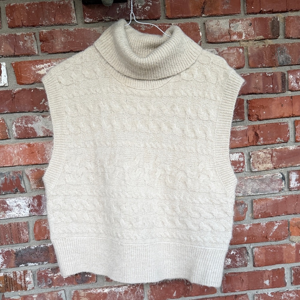 Old Navy Beige Turtleneck Sweater size L - Picture 1 of 6